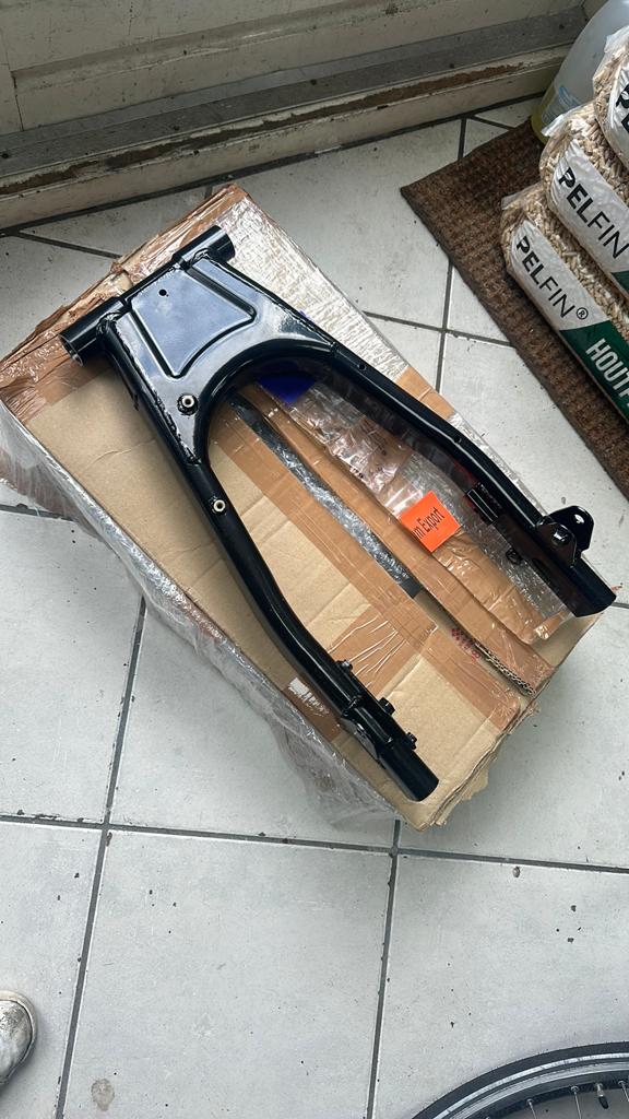 Nieuwe achterbrug royal enfield  GT650 bj 2022, Ophalen of Verzenden, Nieuw