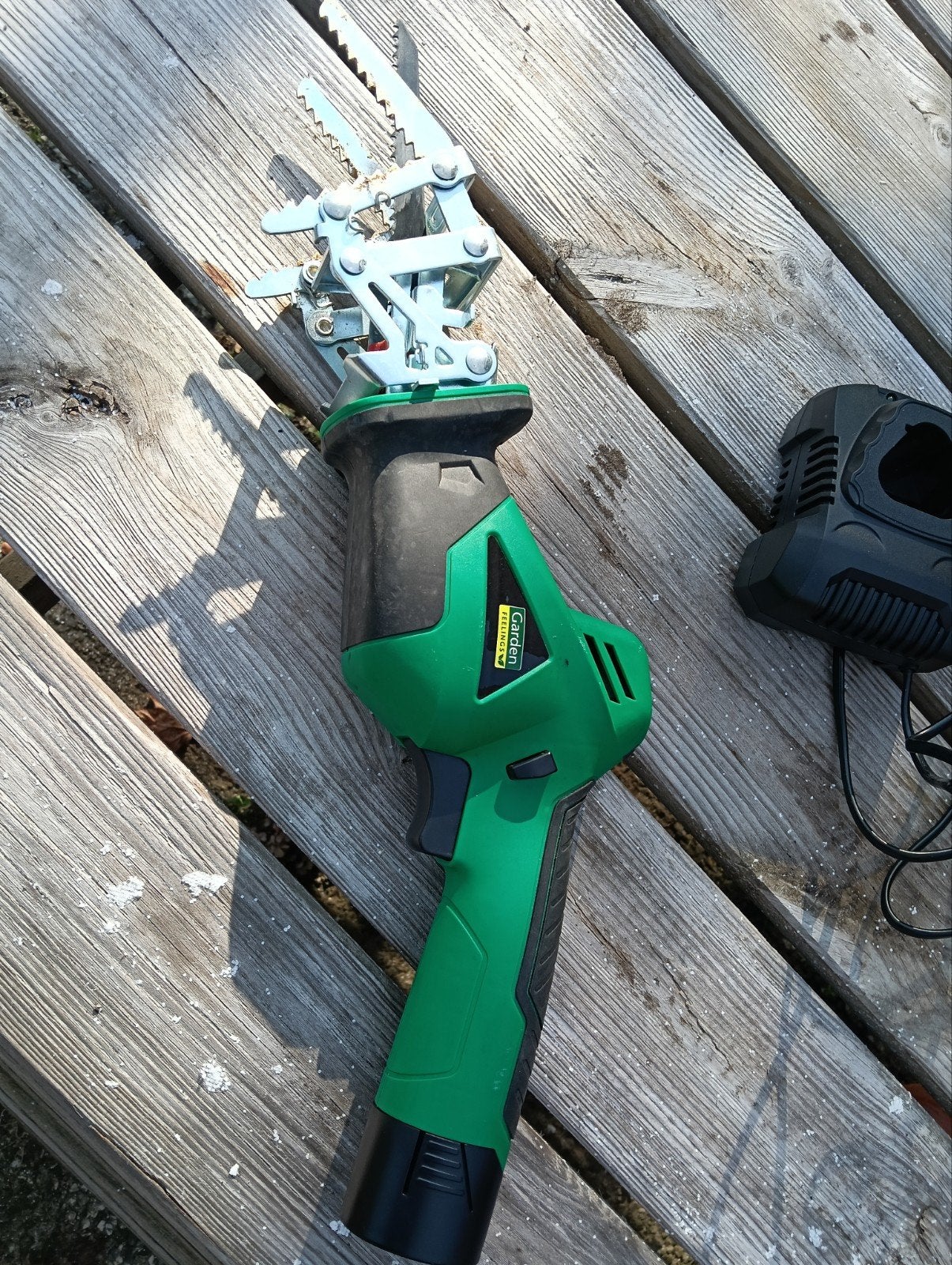Garden Feelings Tuingereedschap - Reciprozaag met lader, Ophalen, Garden Feelings, Gebruikt, Minder dan 600 watt