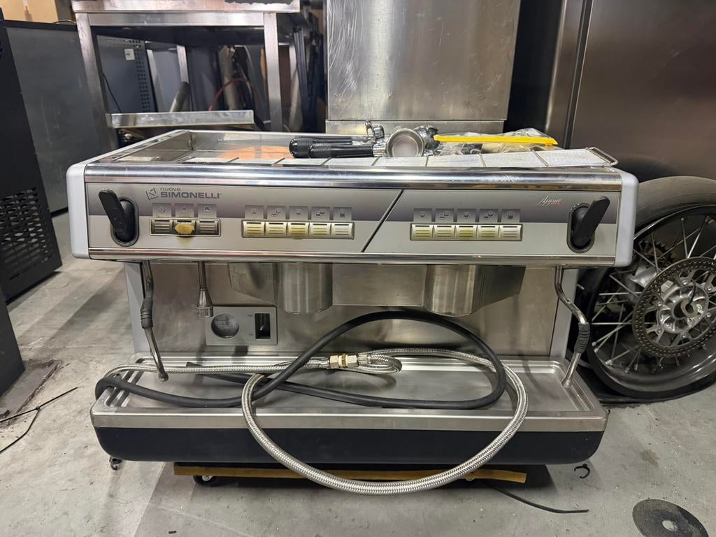 Nuova Simonelli koffie apparaat, Witgoed en Apparatuur, Koffiezetapparaten, Ophalen, Gebruikt, Koffiemachine