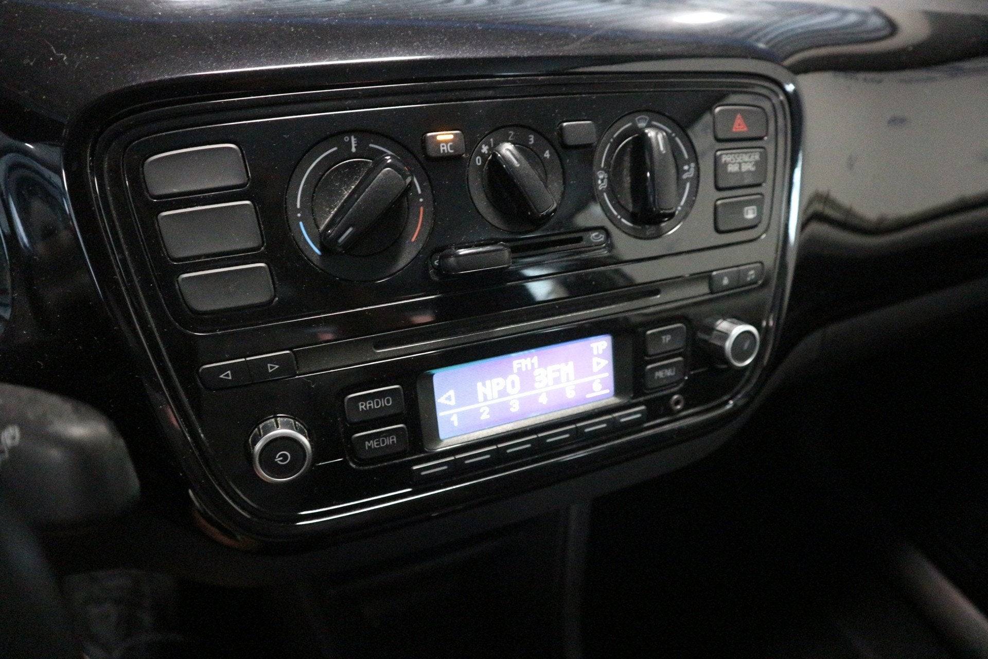 Volkswagen Up! 1.0 move up! / AIRCO / RADIO / WHITE PACK ! !, Voorwielaandrijving, Euro 5, Gebruikt, Up!