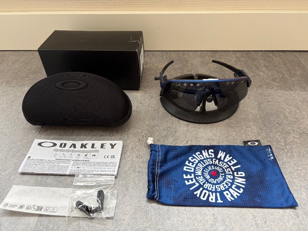Oakley - Sutro Lite Sweep - Troy Lee Designs, Sieraden, Tassen en Uiterlijk, Zonnebrillen en Brillen | Heren, Zo goed als nieuw