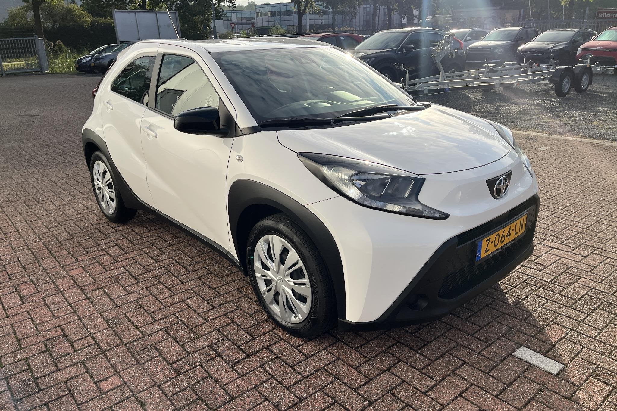Toyota Aygo X 1.0 VVT-i MT Play / camera achter/ Apple Carpl, Auto's, Dealer onderhouden, Stof, Gebruikt, 920 kg