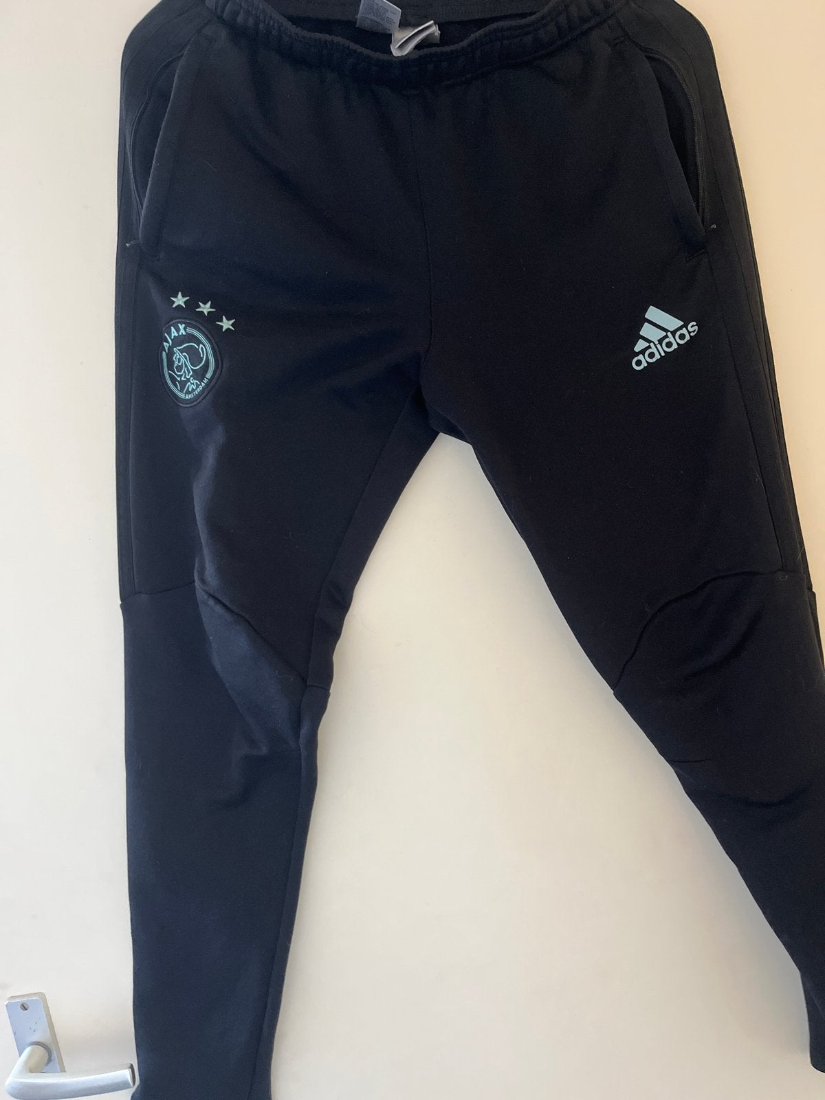 Adidas Ajax Trainingsbroek Zwart Maat S, Kleding | Heren, Verzenden, Zo goed als nieuw, Zwart, Overige jeansmaten