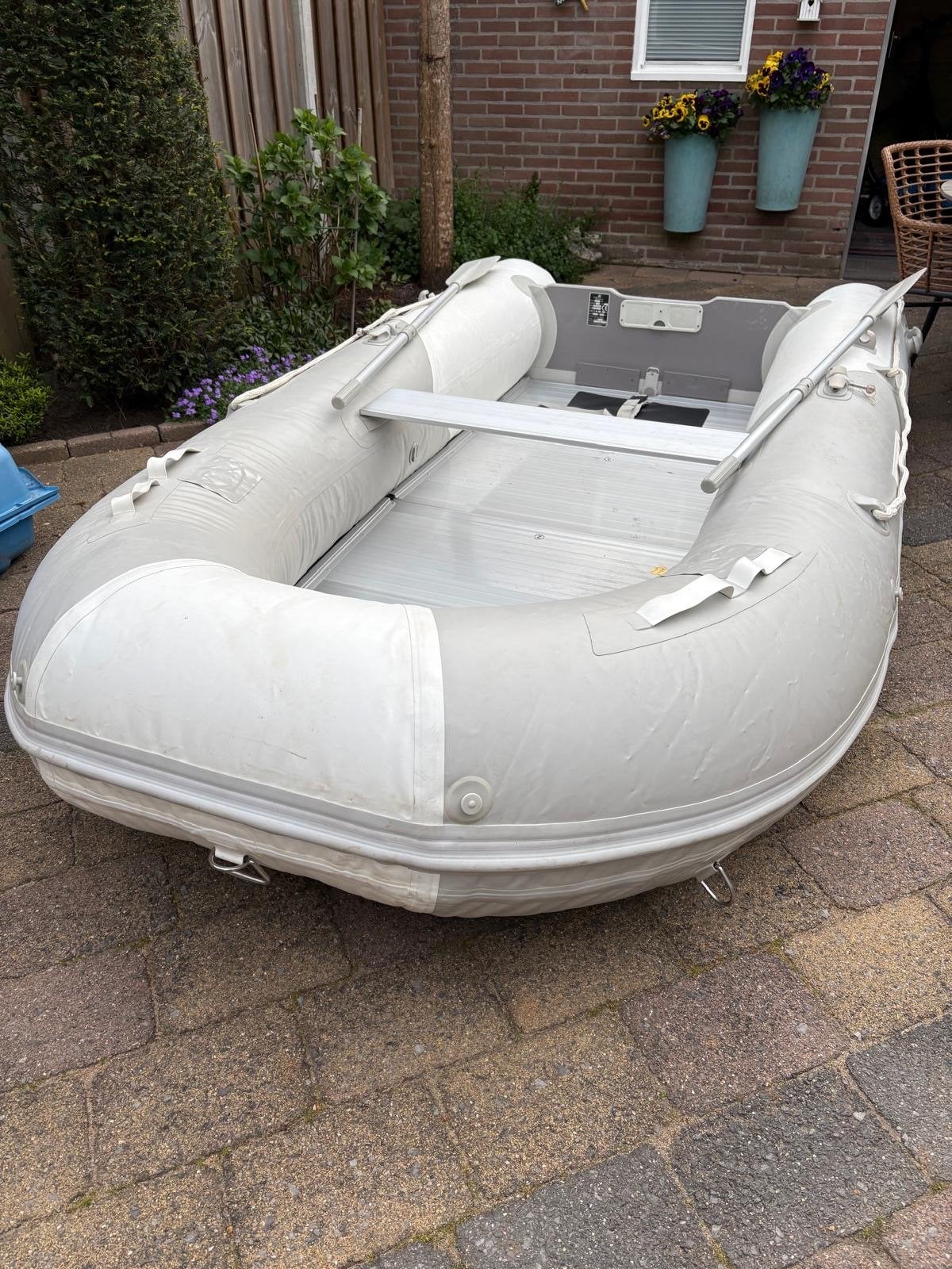 Foto 3 van Suzuki buitenboordmotor DF6 met opblaasbare rubberboot
