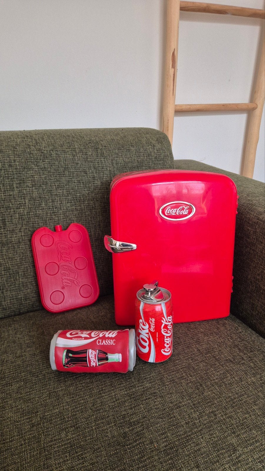 Coca-Cola items: aansteker, koelboxje met element, stressbal, Ophalen, Gebruikt, Gebruiksvoorwerp