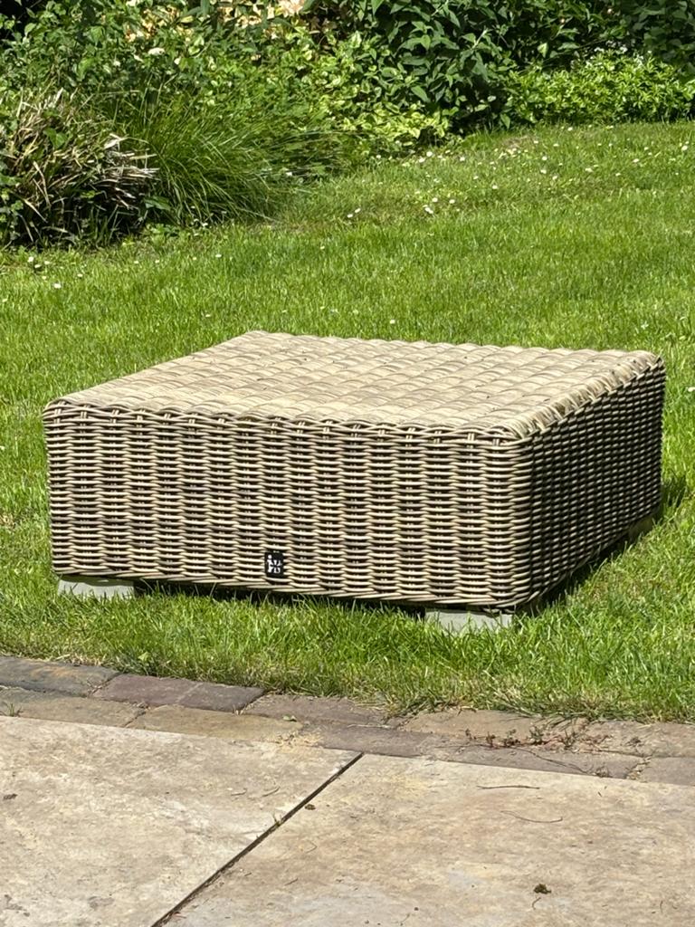 Vierkante Wicker tafeltje/ Poef/Voetenbank - 75x75x30 cm, Ophalen, Gebruikt, Vierkant, Wicker