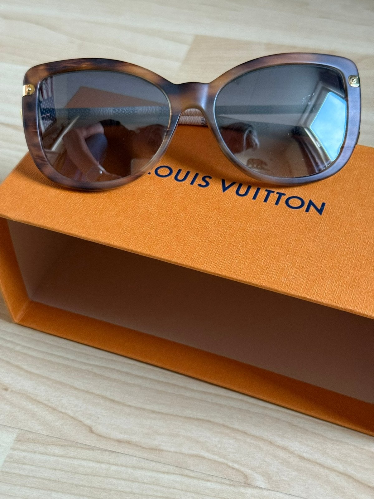 Louis Vuitton zonnebril origineel met alle toebehoren, Sieraden, Tassen en Uiterlijk, Overige merken, Gebruikt, Zonnebril, Bruin