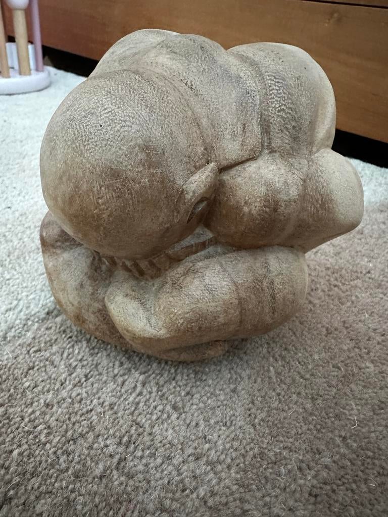 Huilende Boeddha van teakhout - Uniek decoratiestuk, Ophalen of Verzenden, Gebruikt
