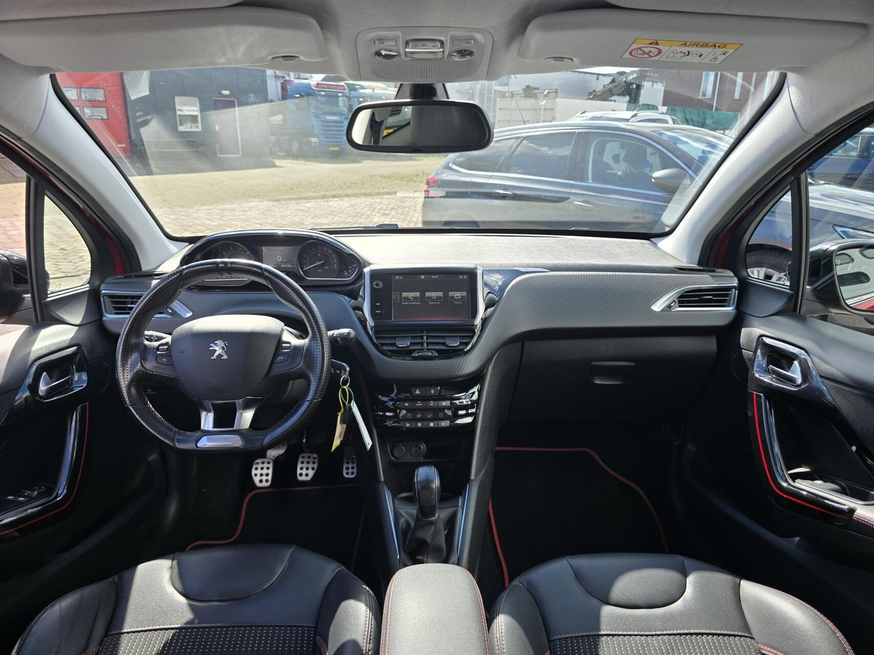 Peugeot 208 1.2 PureTech GT-line Clima/Navi/Cruise/17" LMV, Voorwielaandrijving, 1199 cc, Met garantie (alle), Leder en Stof