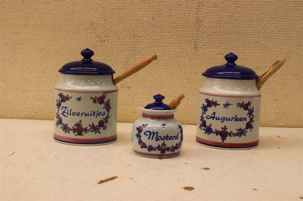 Porseleinen Zilveruitjes, Augurken en mostert potje 47556, Ophalen of Verzenden, Gebruikt, Aardewerk, Bord(en)