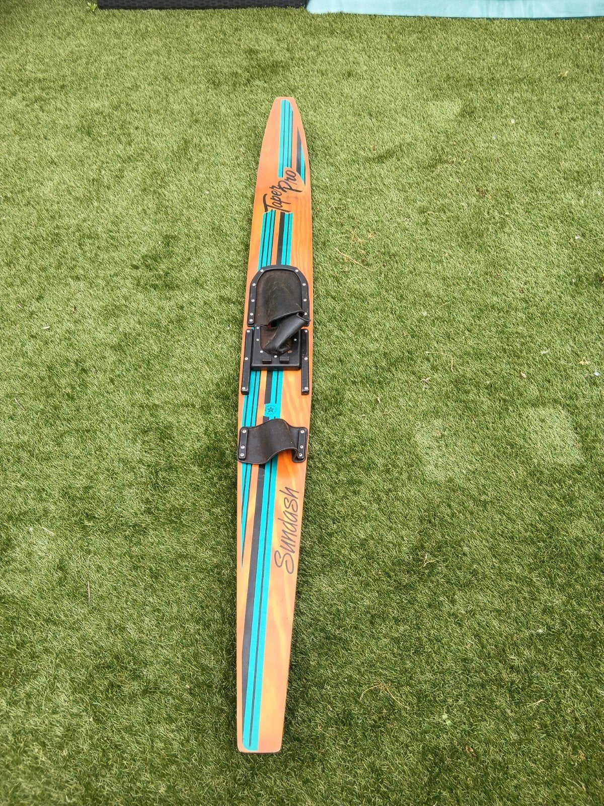 Mono ski. Merk Sundash, Ophalen, Waterski's