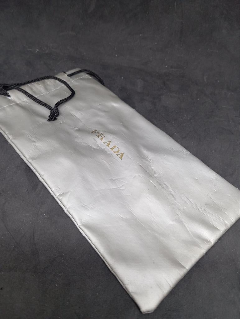 Prada brillenkoker / etui - Zilverkleurig, Ophalen of Verzenden, Zwart