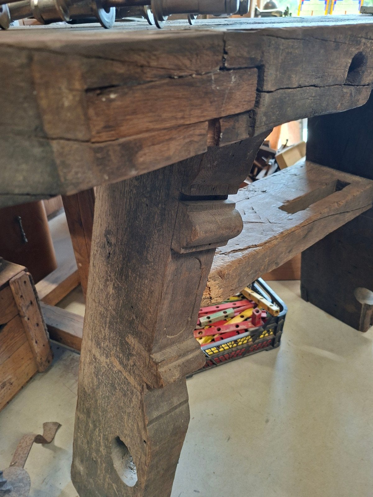 Unieke eikenhouten sidetable / werkbank € 395, Ophalen