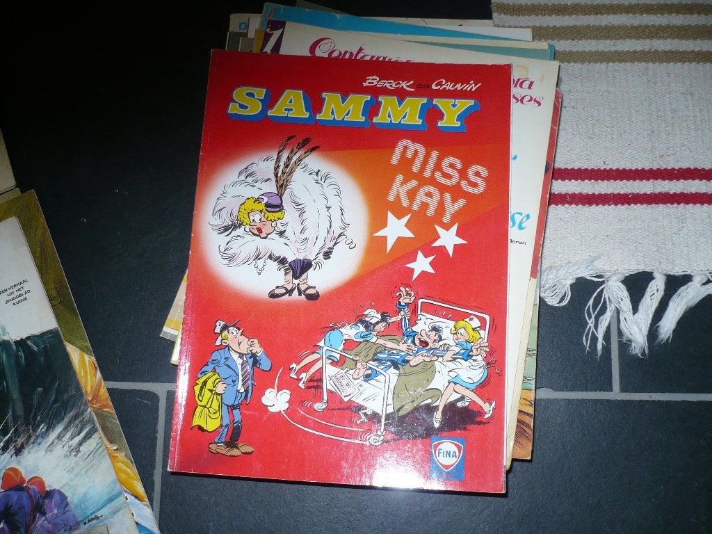 5 reclame strips fina en sjokkie, Meerdere stripboeken, Ophalen of Verzenden, Gelezen
