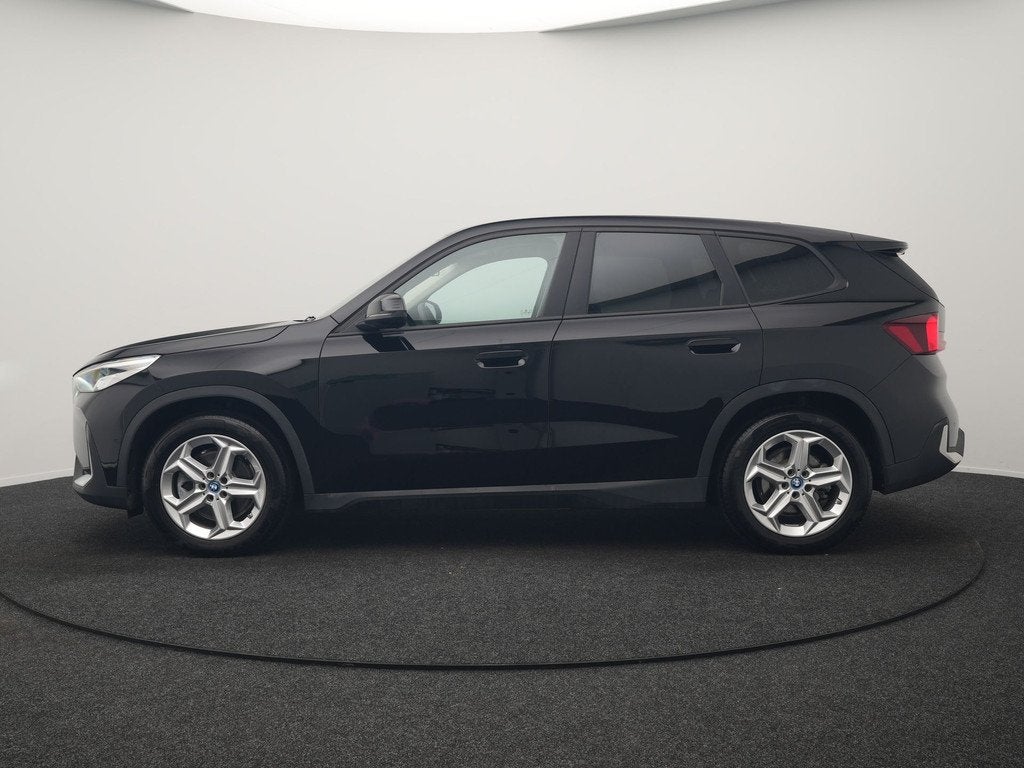 BMW iX1 xDrive30 Launch Edition 67 kWh 313pk Dealer O.H. | A, Automaat, Stof, Gebruikt, Zwart