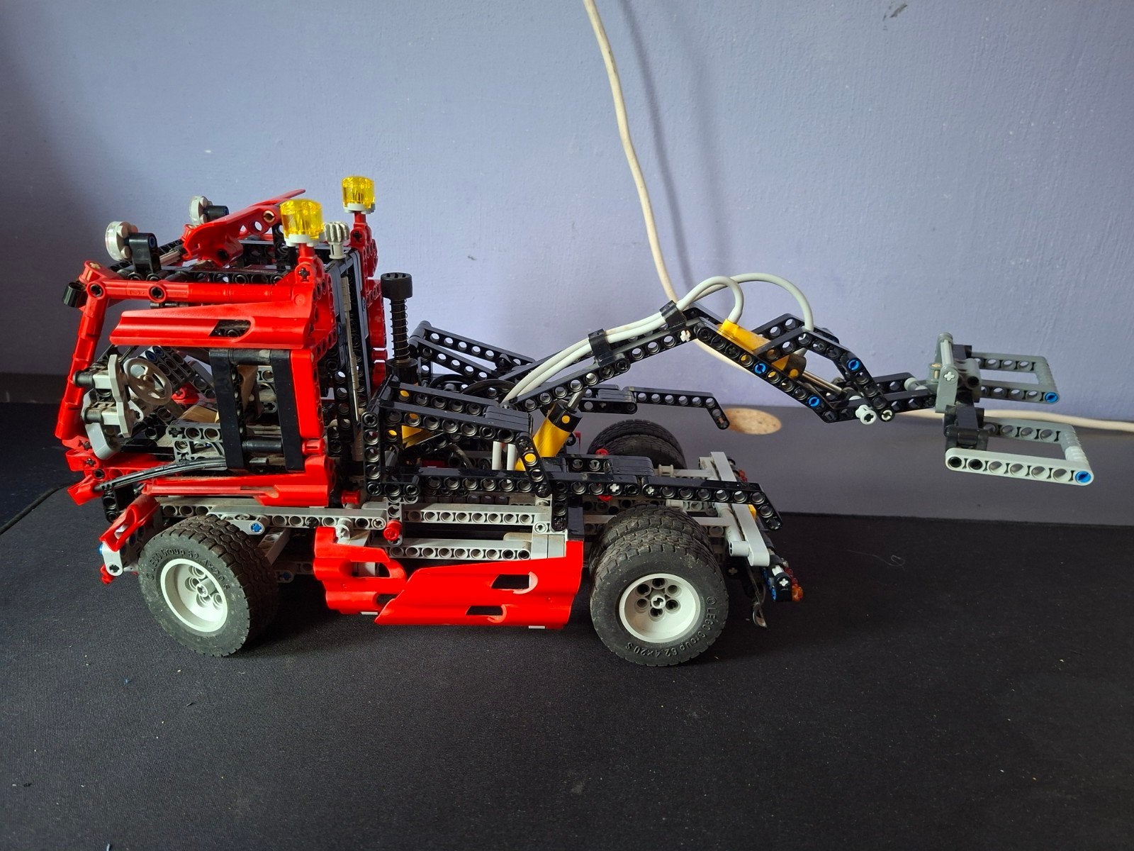 LEGO Technic 8436 Vrachtwagen met kraan, Ophalen