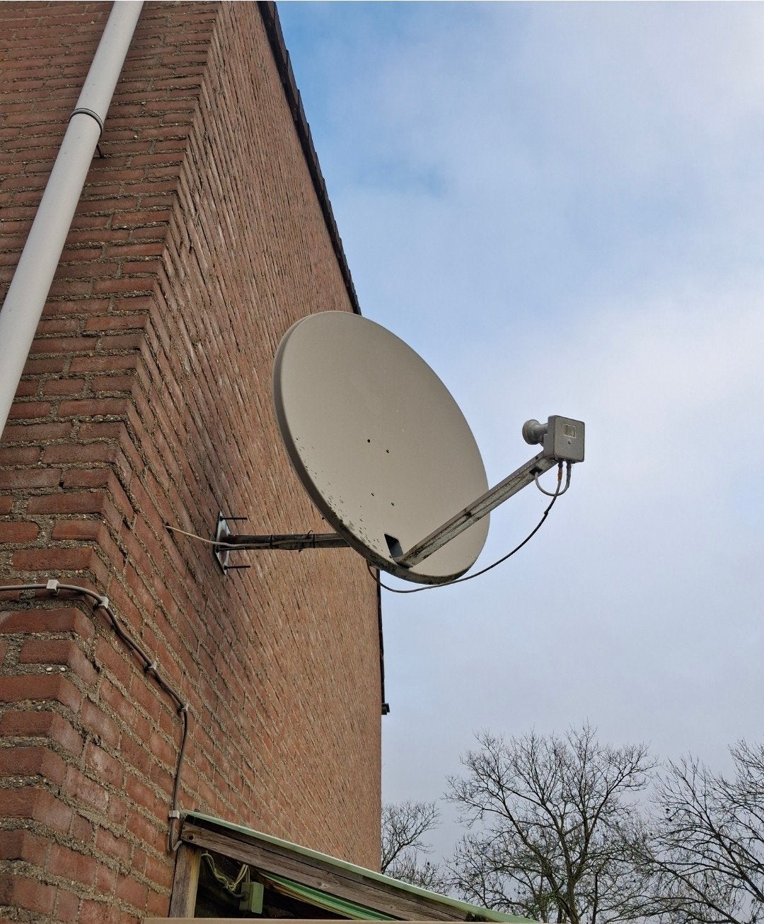 Schotelantenne met LNB - Gebruikt, Ophalen, Gebruikt, (Schotel)antenne, Overige merken