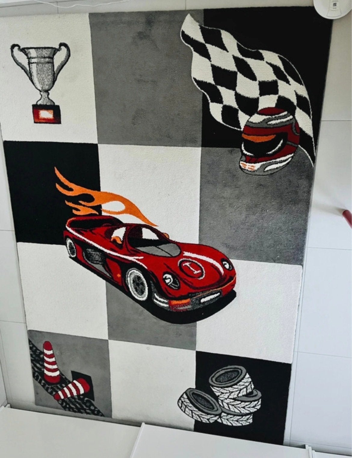 Raceauto vloerkleed - Perfect voor de kinderkamer!, Ophalen of Verzenden, Zo goed als nieuw, 200 cm of meer, 150 tot 200 cm