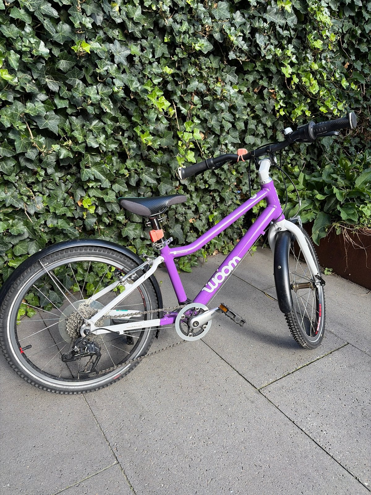 Woom 4 kinderfiets paars - lichtgewicht en compleet, Ophalen, Gebruikt, Velgrem, 20 inch of meer