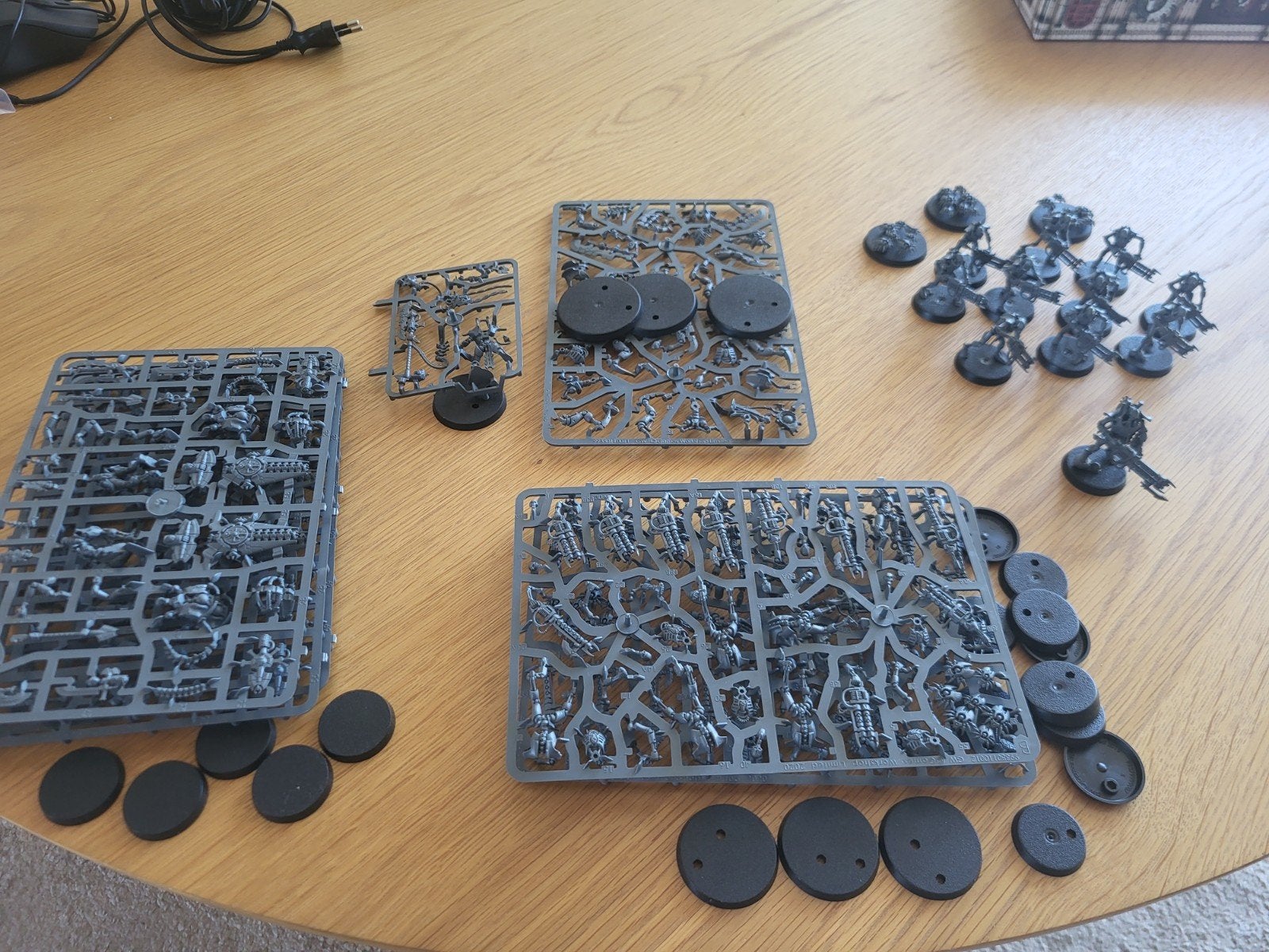 Warhammer 40K Necron Leger - Nieuw op Sprues en deels Gemont, Hobby en Vrije tijd, Wargaming, Ophalen of Verzenden, Zo goed als nieuw
