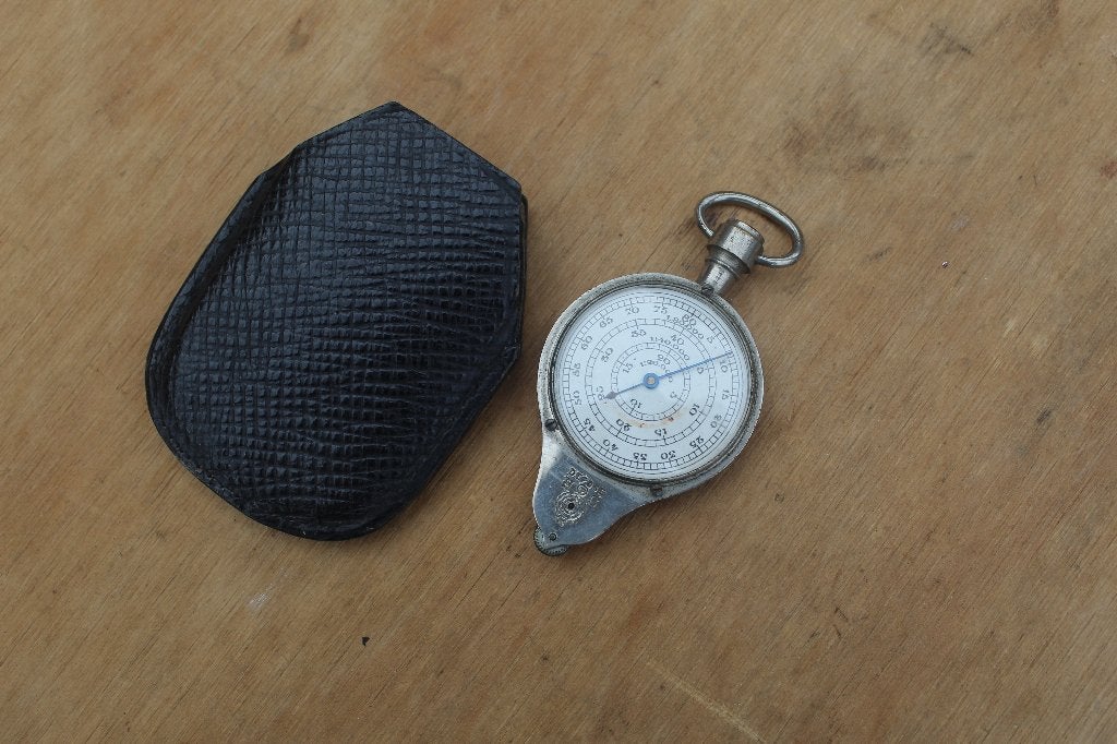 + Duitse kurvenmesser Met Doosje Afstandsmeter Kaartentas +, Verzamelen, Militaria | Tweede Wereldoorlog, Ophalen of Verzenden
