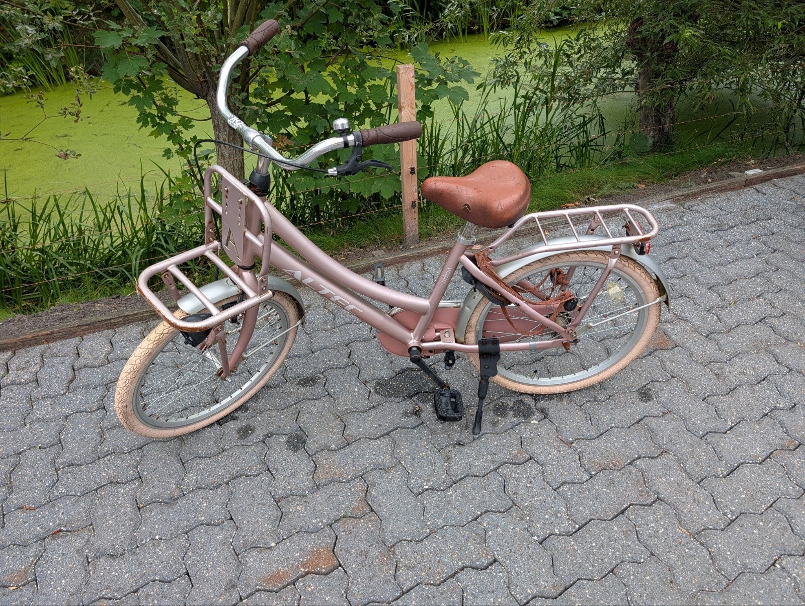 Meisjesfiets Altec Urban met slot en goede banden, Ophalen, Gebruikt, Handrem