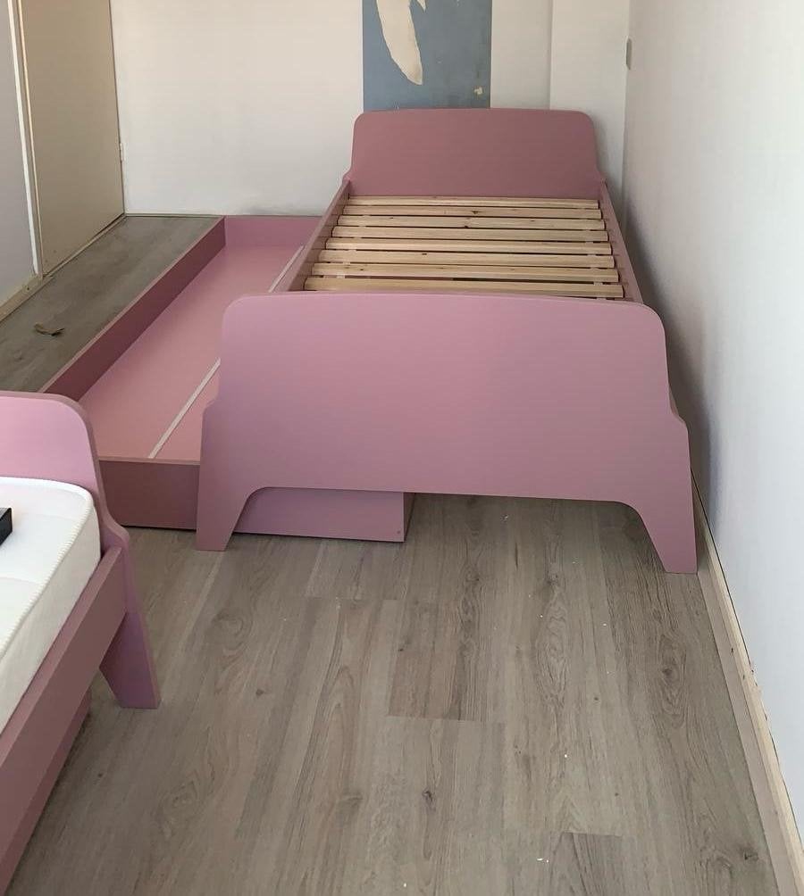 Roze eenpersoonsbed 190x80 met lattenbodem en matras, Ophalen, 190 cm of minder, Zo goed als nieuw, 80 cm