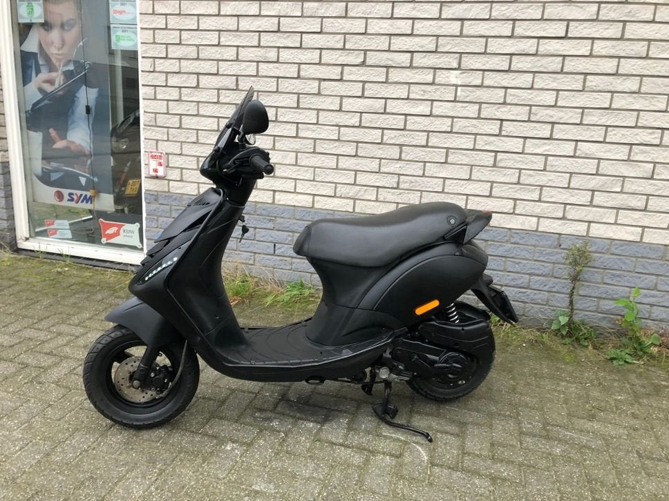 HELE LEUKE PIAGGIO ZIP SP 45KM 4-T MAT BLACK BJ2015 6000KM, PIAGGIO, Onbekend, Onbekend, Piaggio