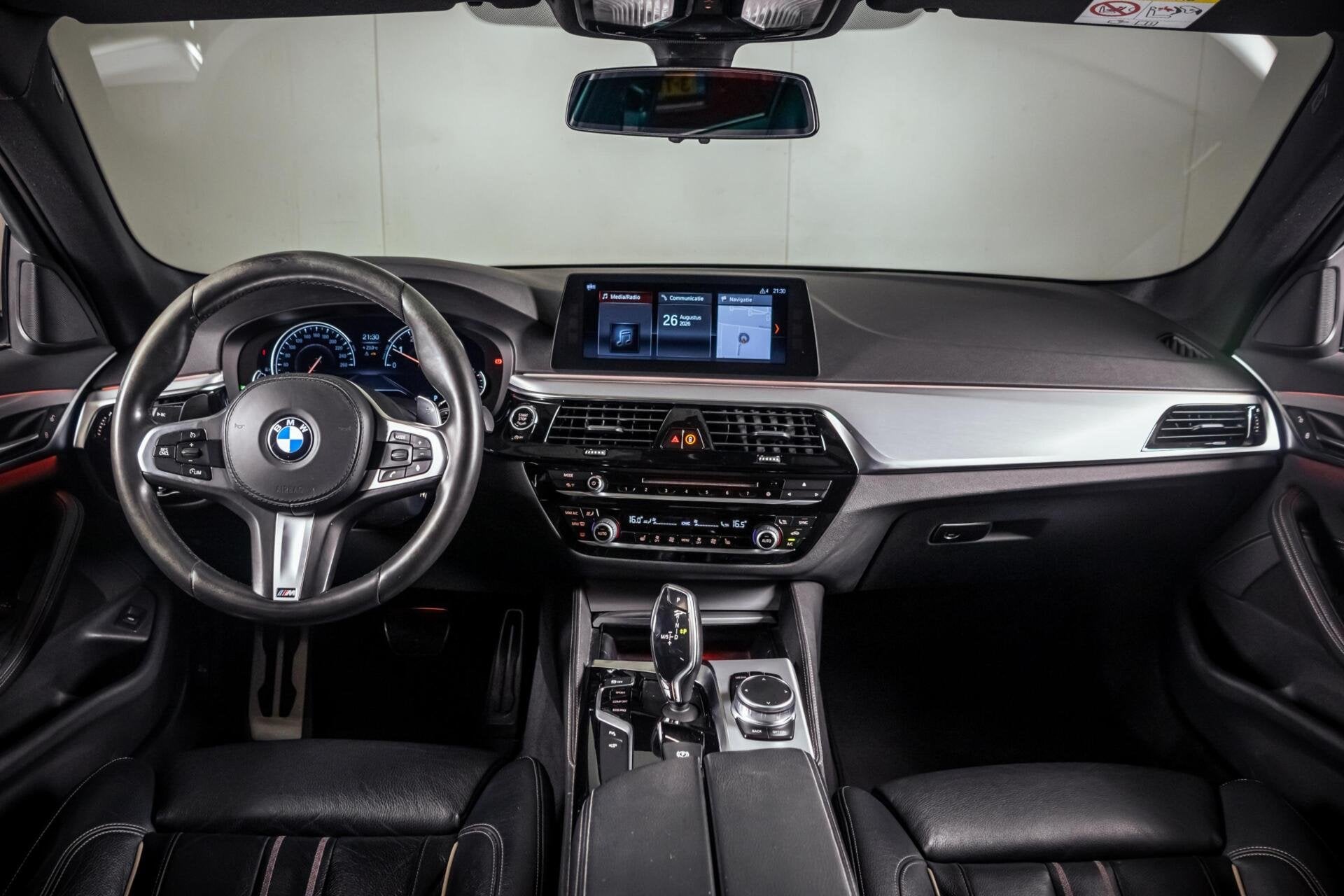 BMW 5-serie Touring 520i 3X M-Sport|Pano|360 Cam|Trekhaak|Co, Automaat, 1998 cc, Achterwielaandrijving, Gebruikt