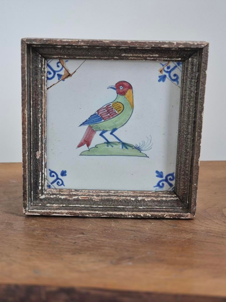 Antieke tegel decoreerd met een vogel, Ophalen of Verzenden