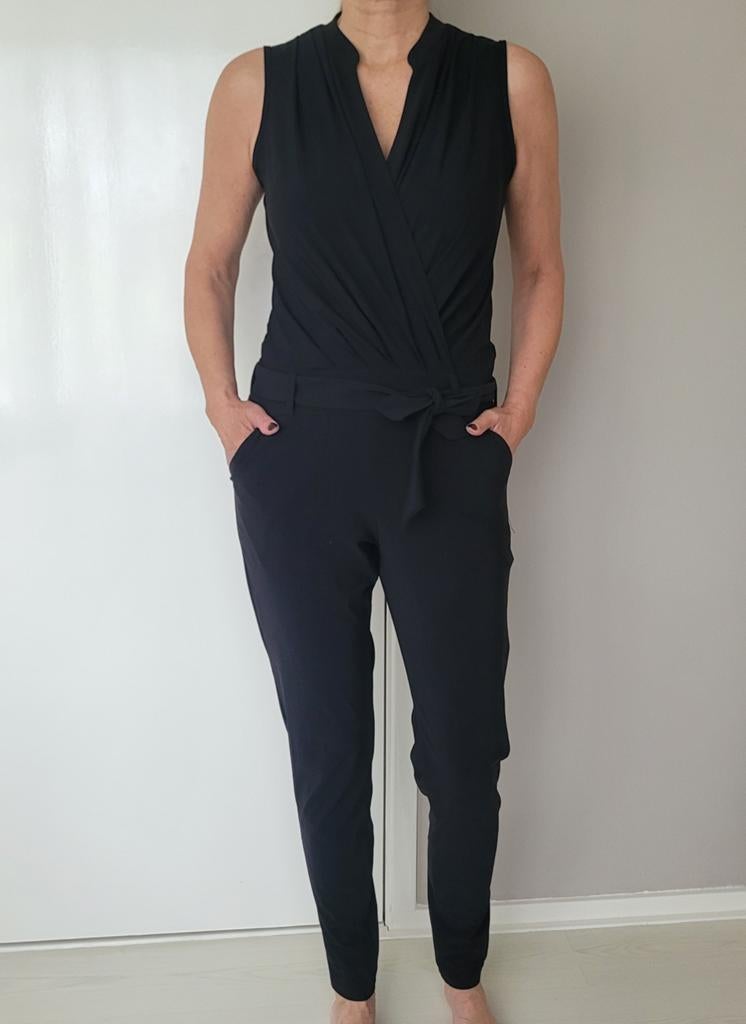 Studio Anneloes Marian jumpsuit M Zwart Travelstof, Kleding | Dames, Jumpsuits, Maat 38/40 (M), Studio Anneloes, Zwart, Ophalen of Verzenden