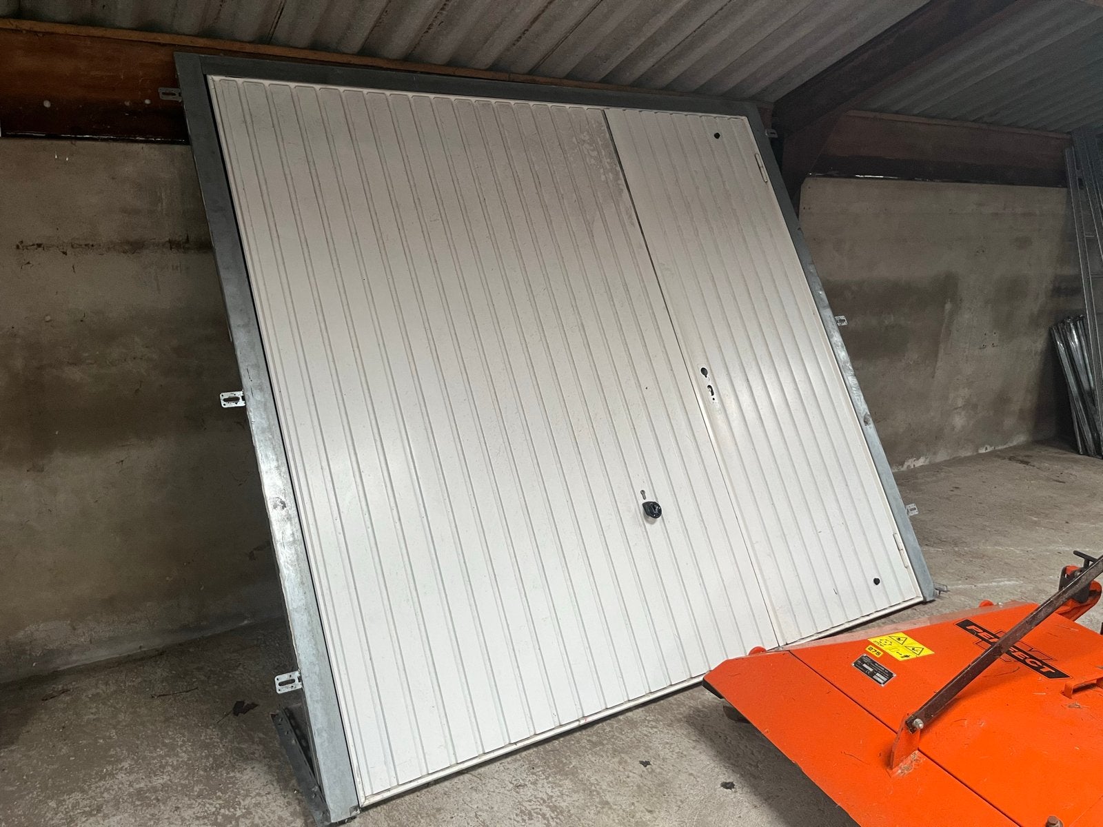 Gebruikte Garagedeur - Wit, 230x250 cm, Doe-het-zelf en Verbouw, Deuren en Horren, Ophalen, Gebruikt, Garagedeur, Metaal