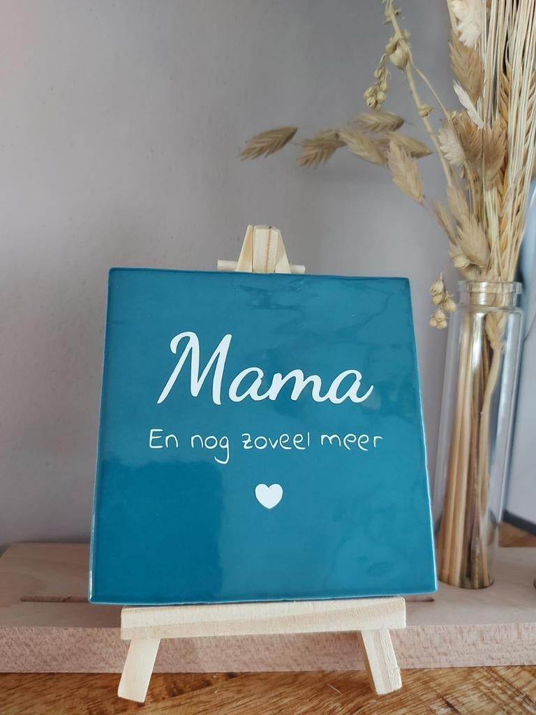 Moederdag Tegeltje "Mama en nog zoveel meer" met standaard, Ophalen of Verzenden, Nieuw