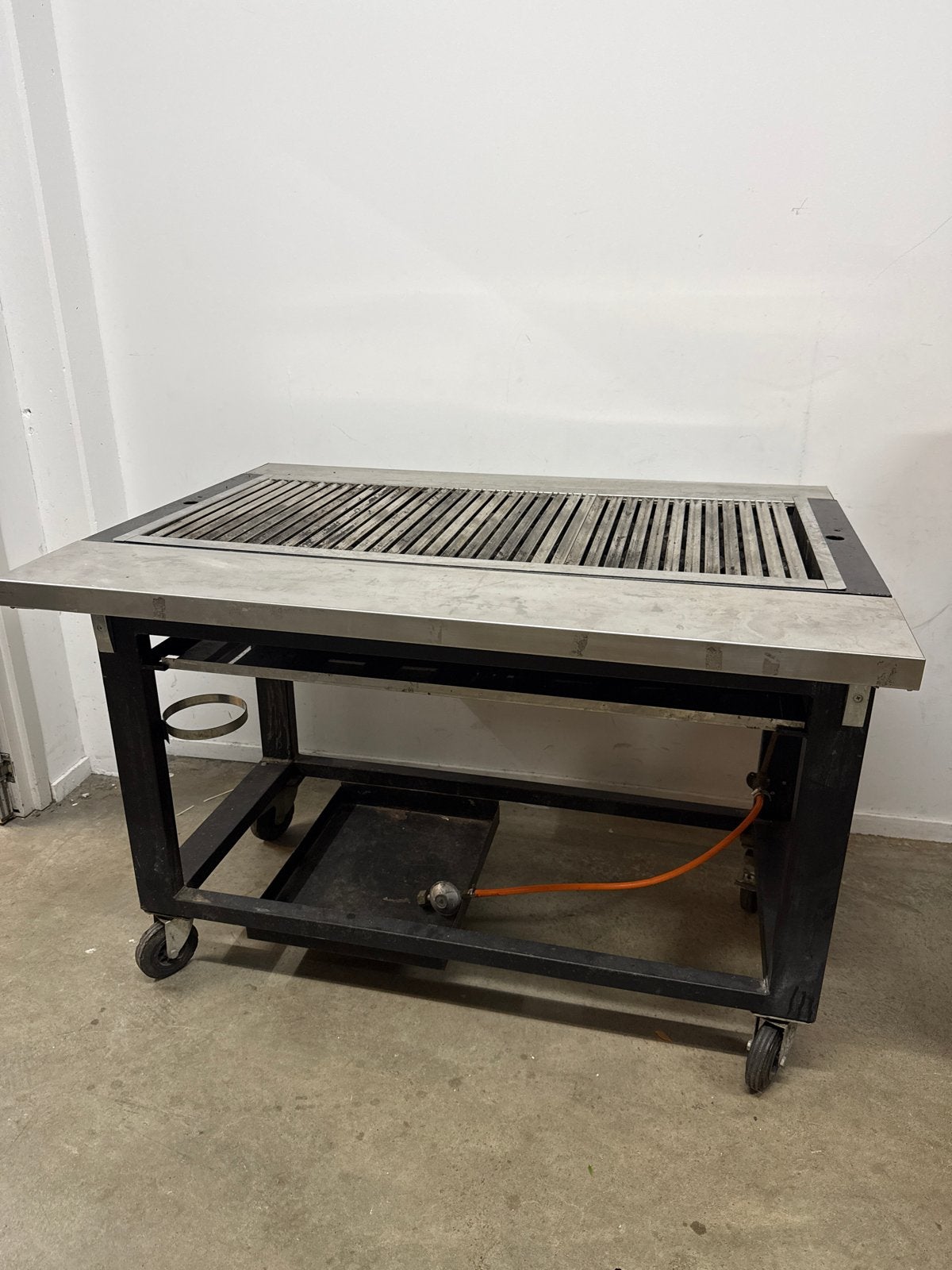 Hendi Slagerij BBQ - Professionele Gasbarbecue op wielen, Ophalen of Verzenden, Gebruikt