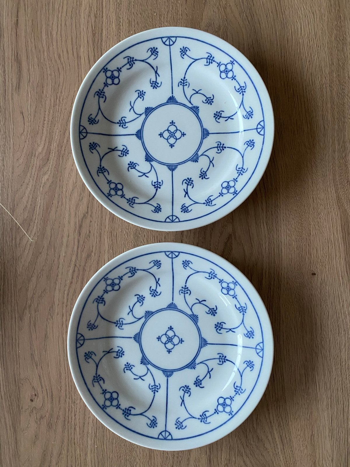 2 Jäger Eisenberg ontbijtborden met blauw uienpatroon, Antiek en Kunst, Antiek | Servies los, Ophalen of Verzenden