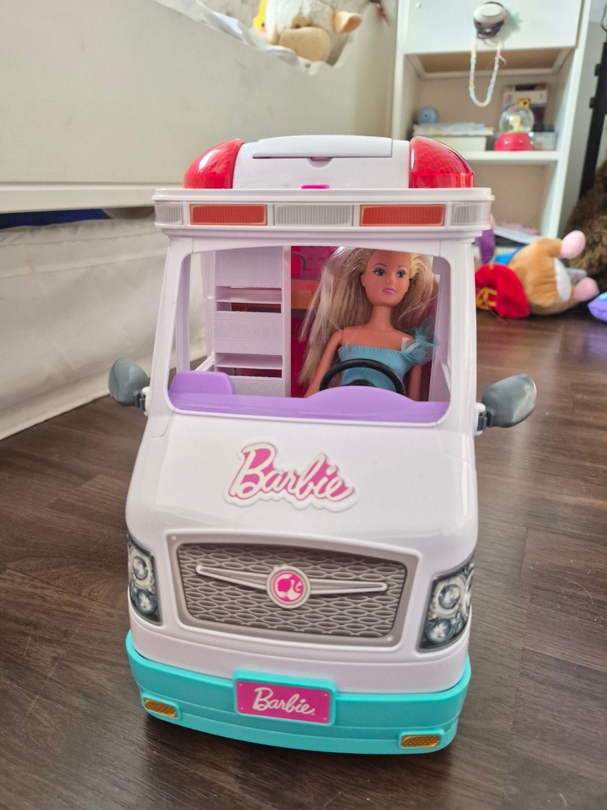 Barbie ambulance met toebehoren en Barbiepop, Ophalen