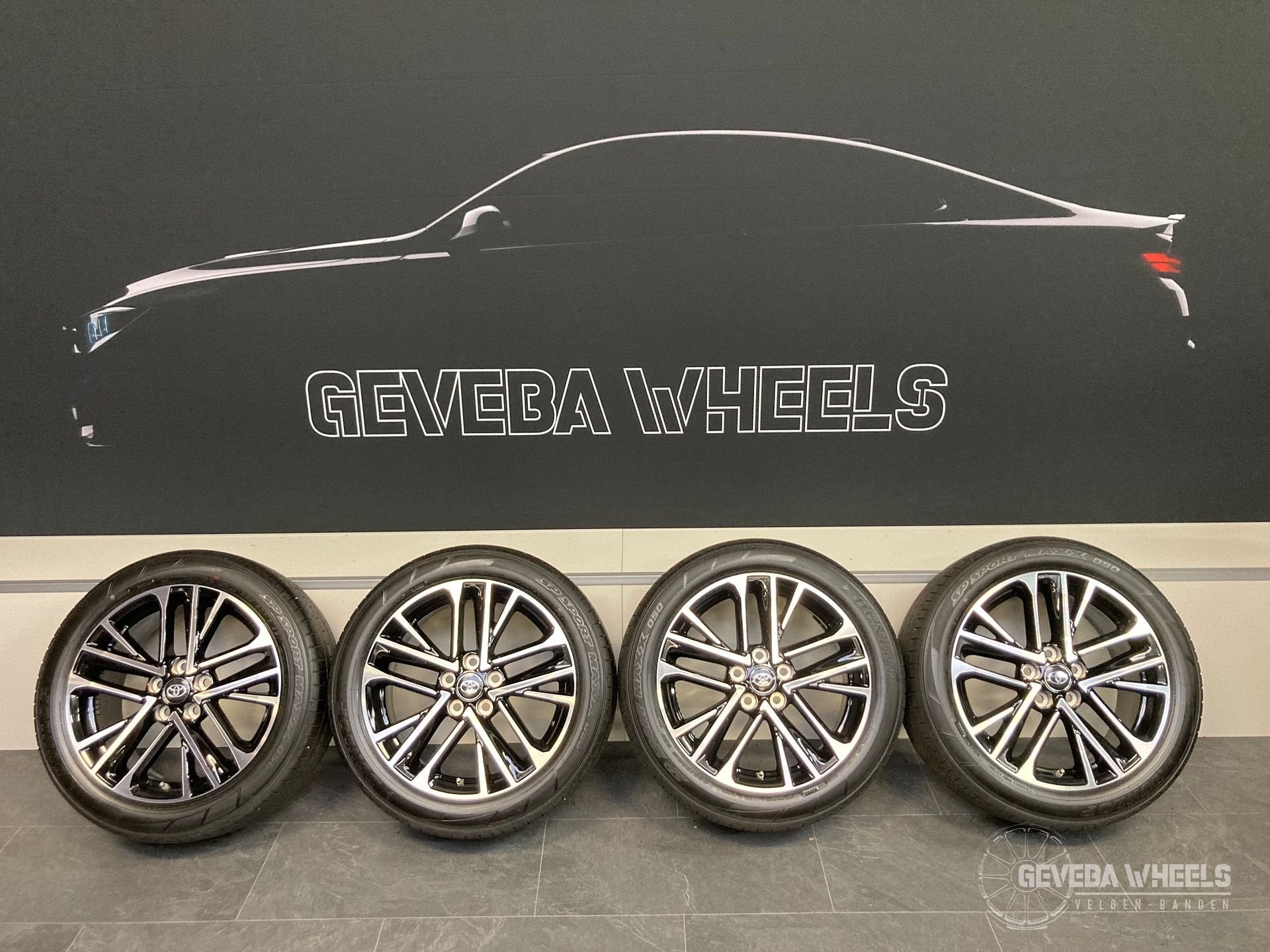 18” originele Toyota Corolla Cross velgen + banden 5x114.3, Auto-onderdelen, Banden en Velgen, 18 inch, Gebruikt, -, -