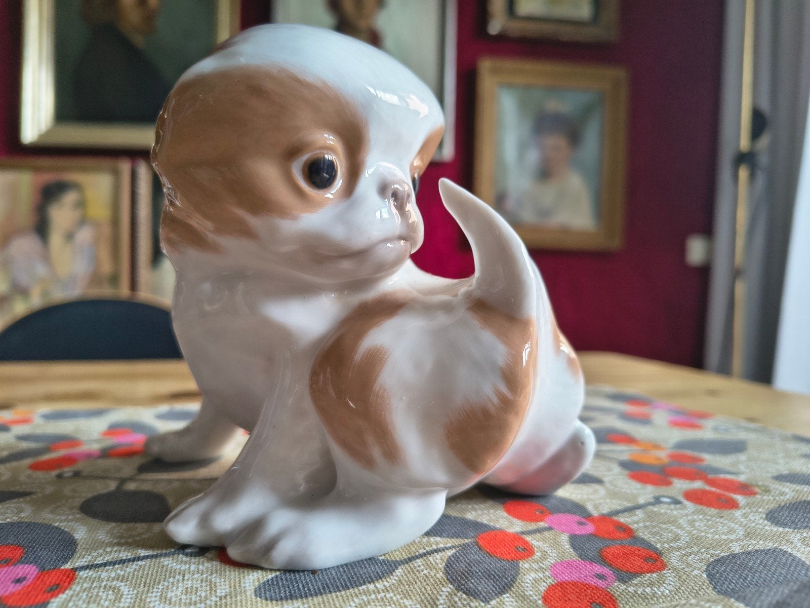 Oude Royal Copenhagen porseleinen beeldje – Pekinees pup mod, Ophalen of Verzenden