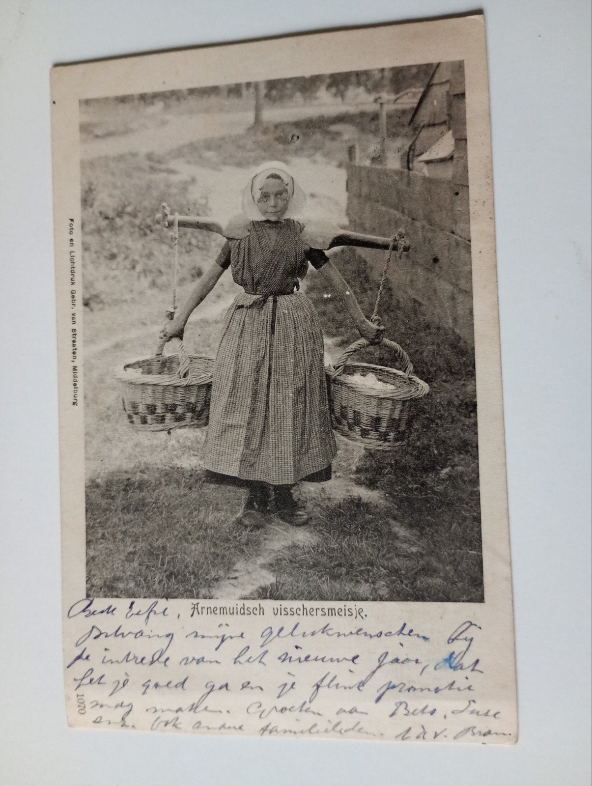 Arnemuiden Vissersmeisje in Klederdracht 1905, Ophalen of Verzenden, Voor 1920, Gelopen, Zeeland