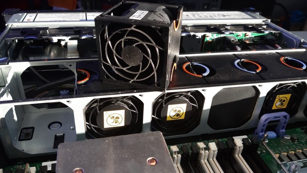 Foto 5 van Lenovo x3650 M5 server | Xeon 6-core | 16GB | Garantie