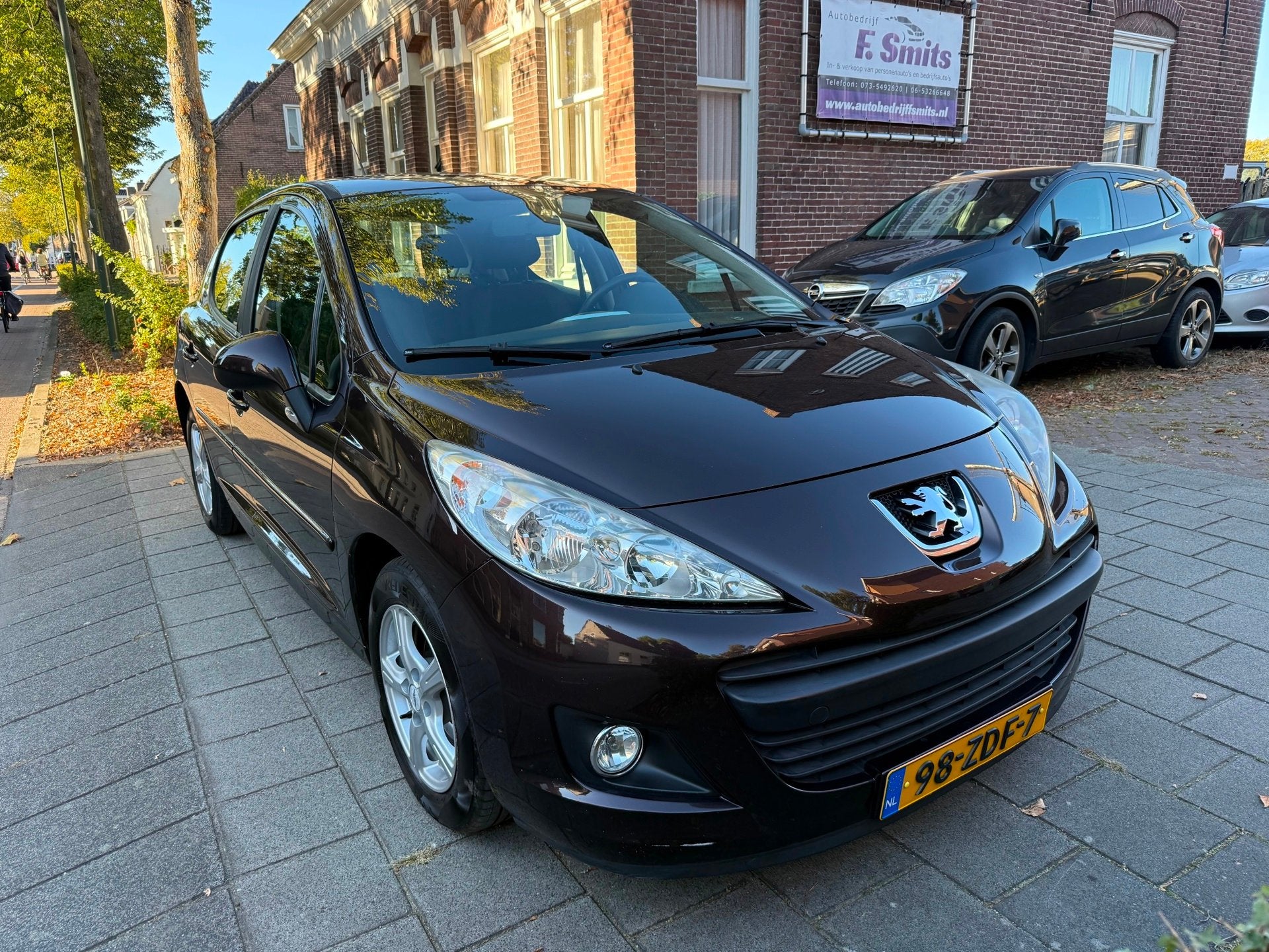 Peugeot 207 1.4 Acces Lite 5 DEURS AIRCO ZEER MOOI APARTE KL, Auto's, Voorwielaandrijving, Zwart, 4 cilinders, Bruin