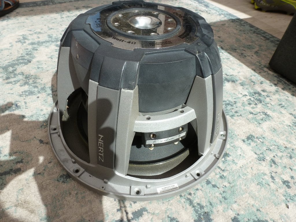 Hertz Subwoofer HX Series 600Wrms, Ophalen, Gebruikt