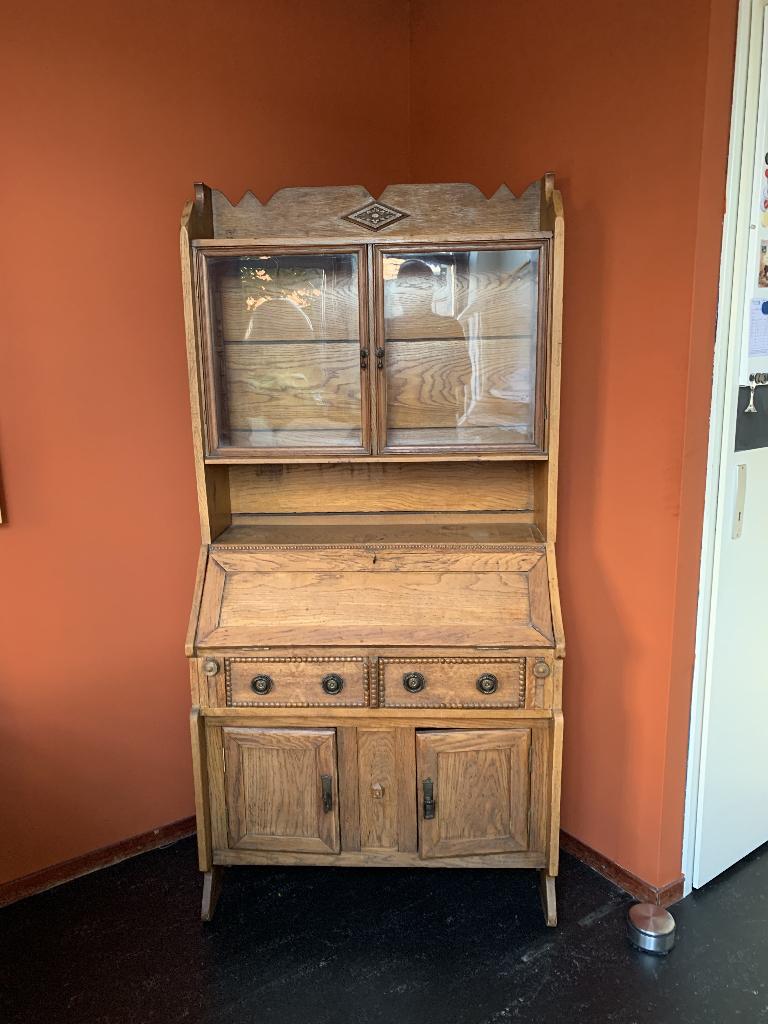 Secretaire/schrijfkast met opzet, Ophalen