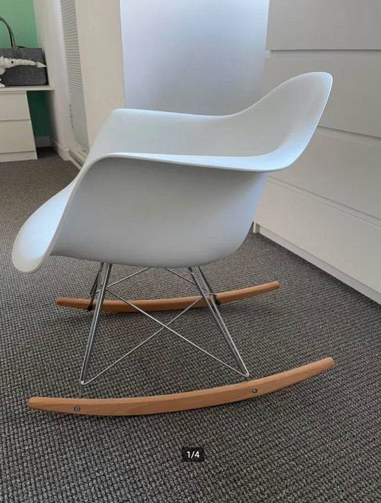 Design schommelstoel — wit kunststof & hout — mooie staat!, Huis en Inrichting, Ophalen, Wit, Hout, Zo goed als nieuw