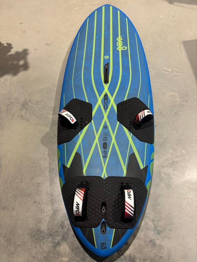 Goya Bolt 4 Carbon - 129L / Nieuwste model, Watersport en Boten, Windsurfen, Ophalen, Zo goed als nieuw, Minder dan 250 cm, Plank