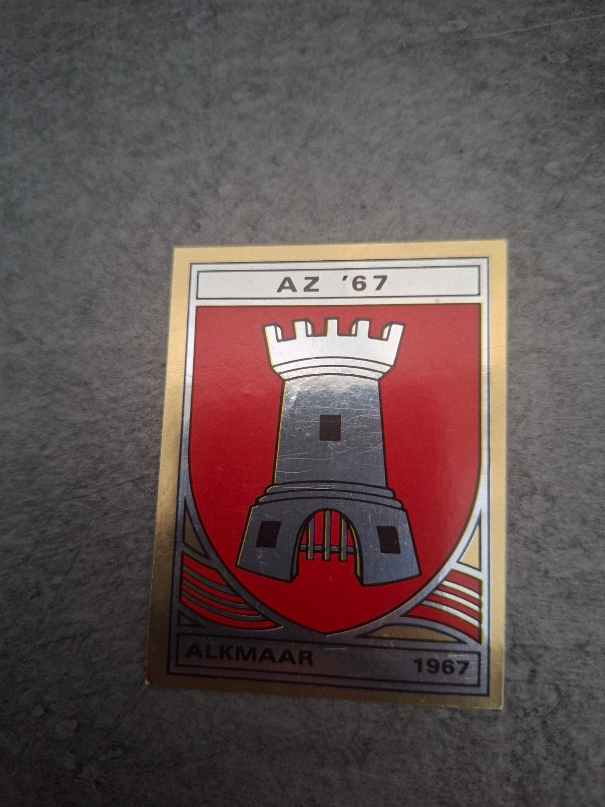 Panini sticker Voetbal 83. embleem AZ '67., Verzenden, Zo goed als nieuw, Sticker