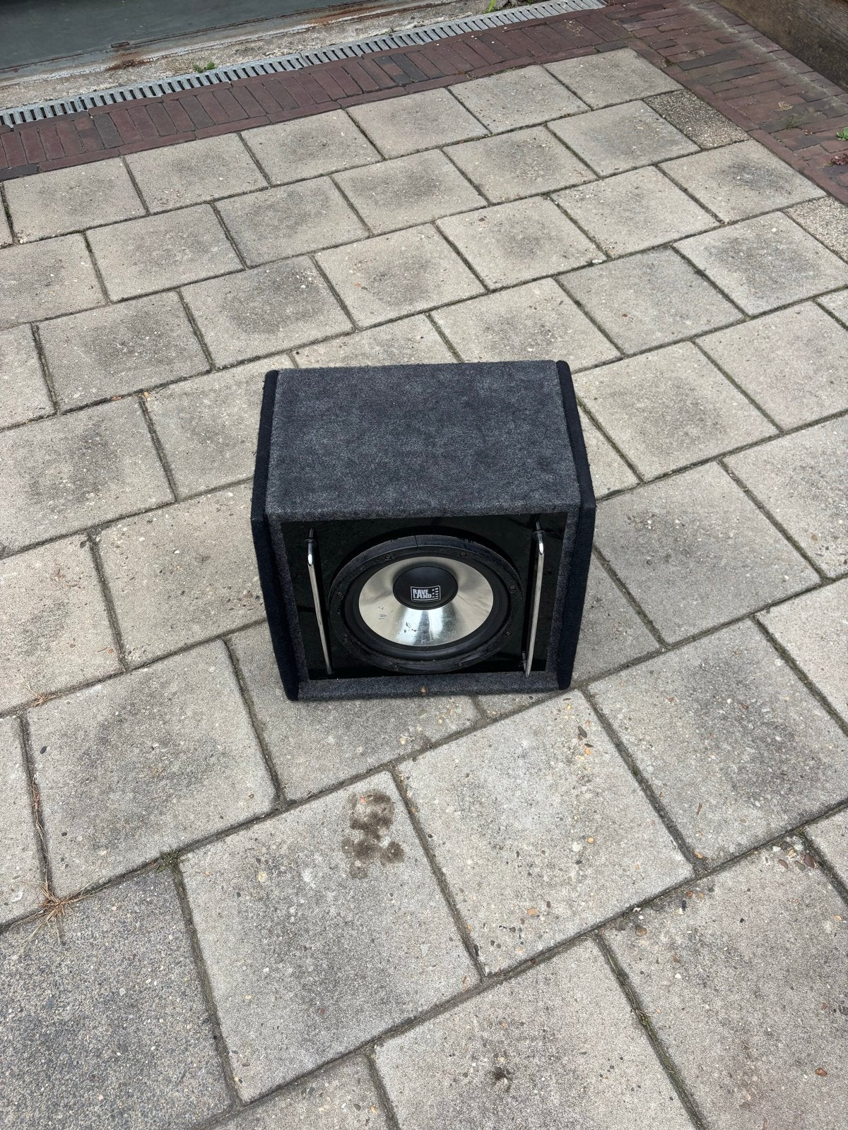 Raveland Subwoofer - Krachtige Bass voor in de Auto moet weg, Gebruikt, Subwoofer, Ophalen of Verzenden, 150 watt of meer