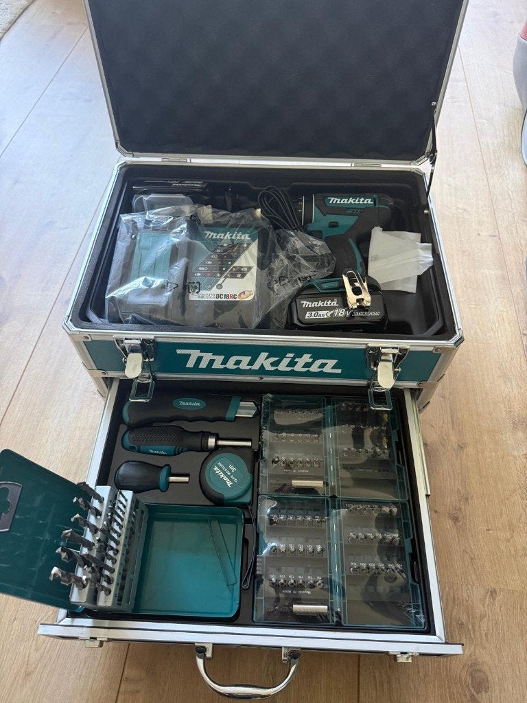 Makita Boor- en Schroefmachine Set in Koffer, Ophalen, 600 watt of meer, Variabele snelheid, Nieuw