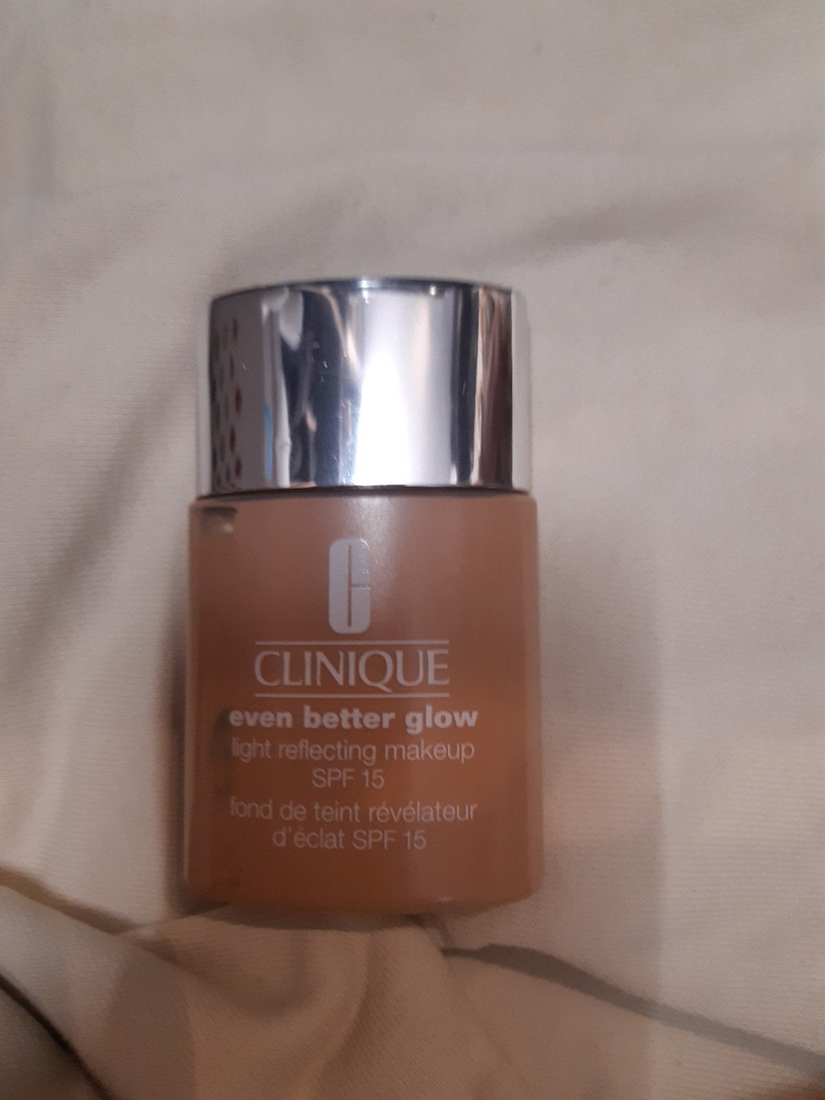Clinique Even Better Glow Foundation CN 58, Bruin, Gehele gezicht, Ophalen of Verzenden, Zo goed als nieuw
