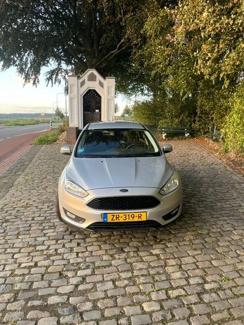 Ford Focus Wagon 1.0 Ecoboost 74KW 2016 Grijs, Auto's, Stof, Zwart, 100 pk, Handgeschakeld